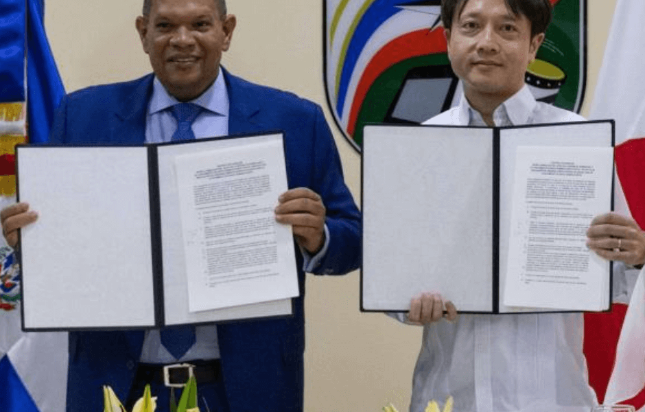 Donación Japonesa Transforma la Gestión de Residuos en Santo Domingo Norte con Dos Nuevos Camiones Compactadores (1)